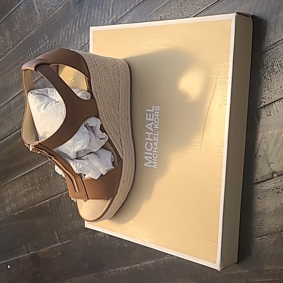 Michael Kors Luggage Berkley Mid Wedge - Picture 3 of 6